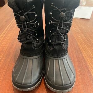 Lands' End Black Snow Boots for Kids-like new only worn 2-3 times.